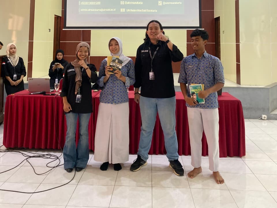 Embassy Goes to School HMPS Sastra Inggris