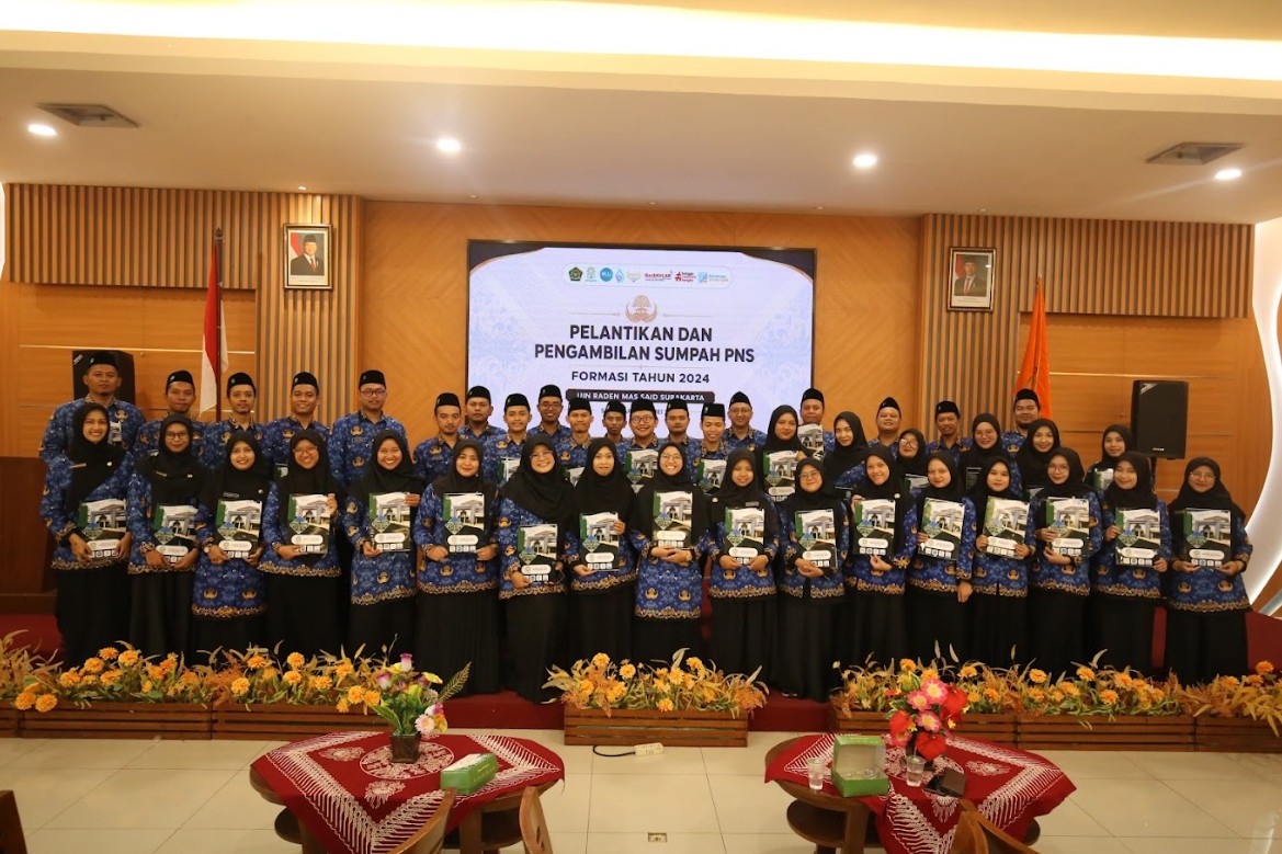 Serah Terima Beasiswa Bantuan Pendidikan dari PNS Formasi 2024
