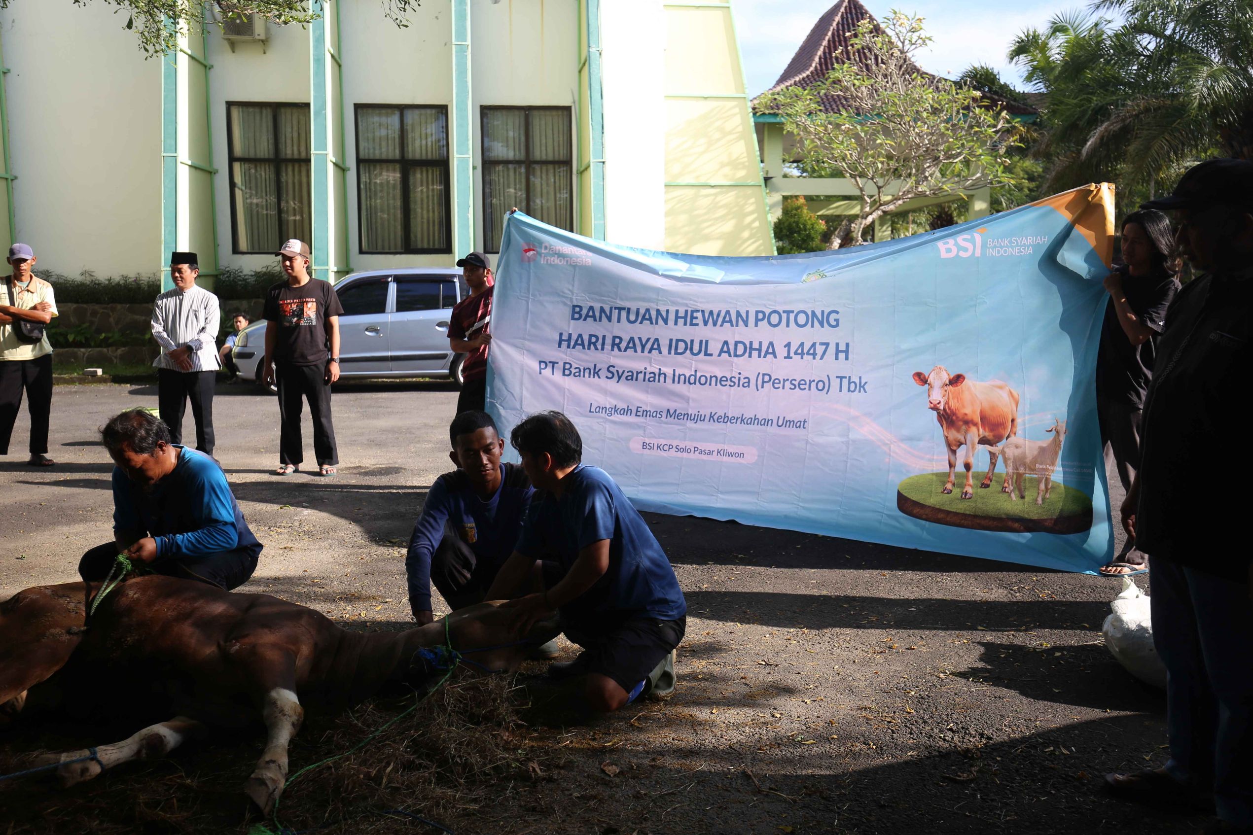 Sapi 4 dan 2 Kambing, Disembelih Dan Dibagikan Untuk Lingkungan Sekitar Kampus