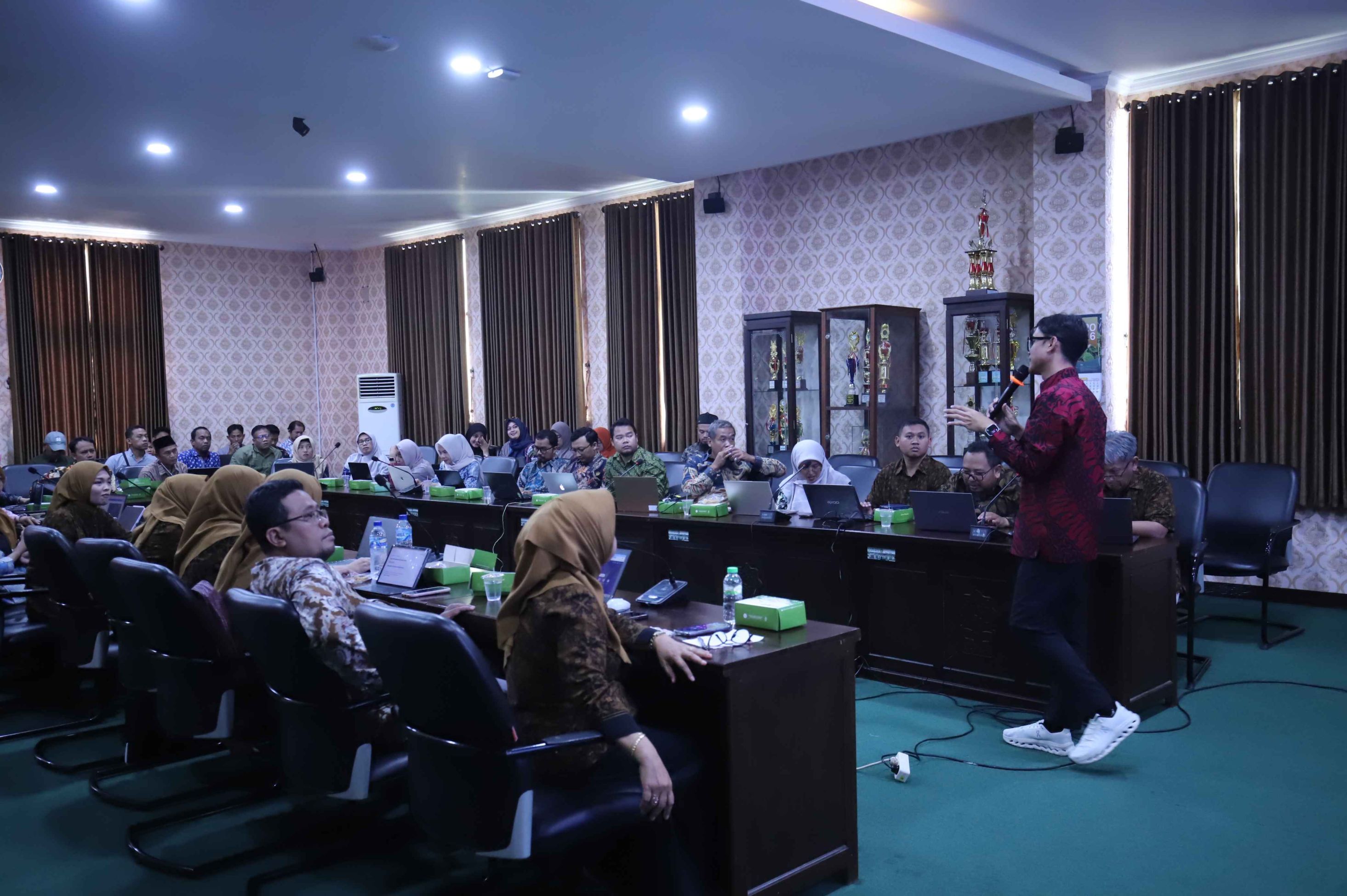 Penggunaan Kecerdasan Buatan (AI) Dipastikan Untuk Mendukung Transformasi Layanan Tendik di UIN Surakarta
