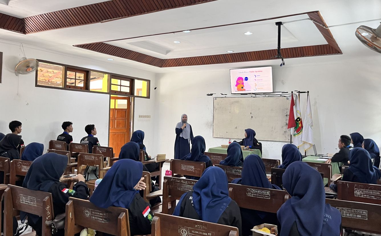 Untuk Tingkatkan Kepercayaan Diri Anggotanya, KOPMA UIN Surakarta Gelar Seminar Public Speaking