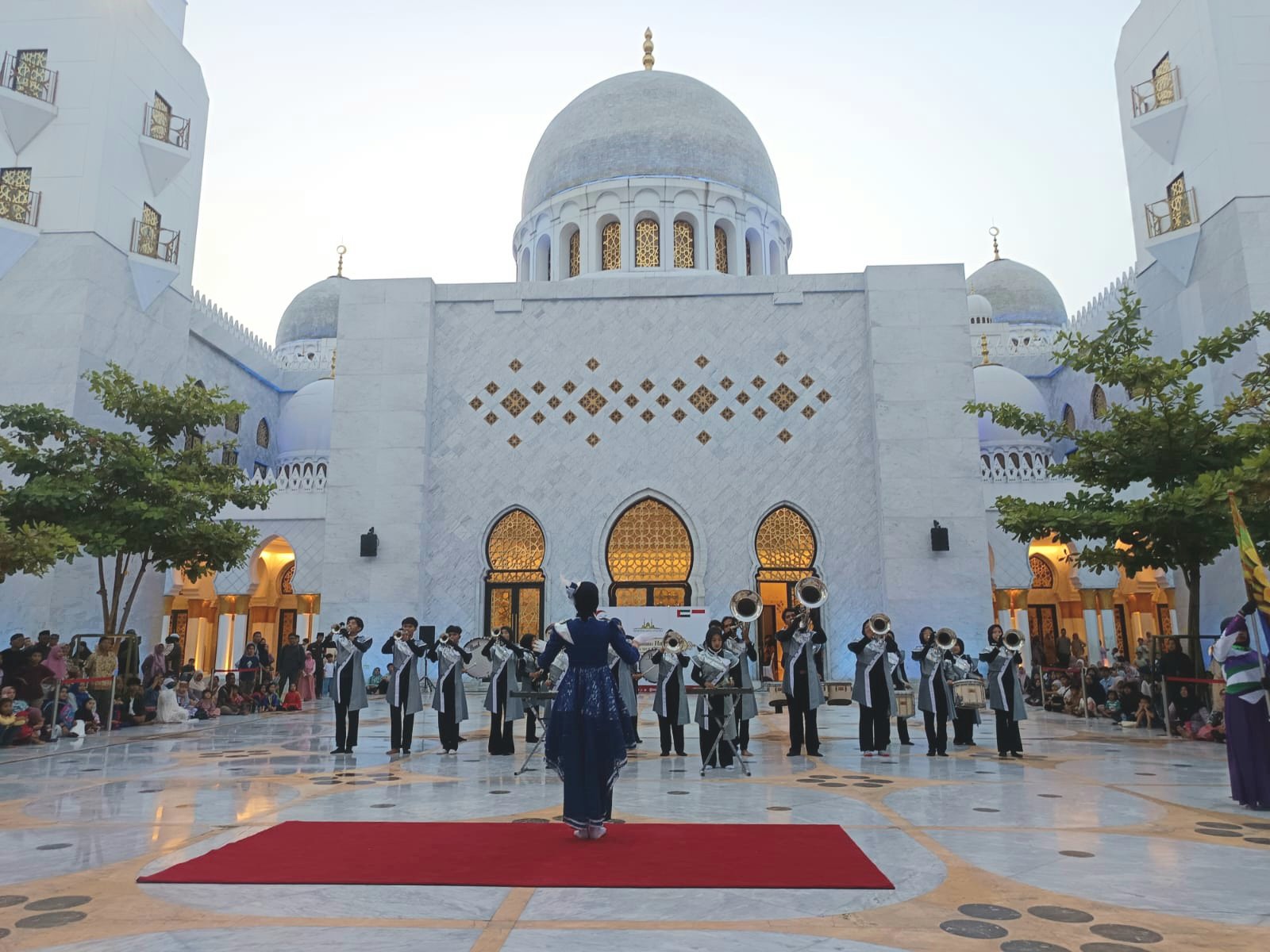 Festival Drumband Cilik di Masjid Sheikh Zayed Solo, MB Mahasa UIN Surakarta Datang Sebagai Bintang Tamu